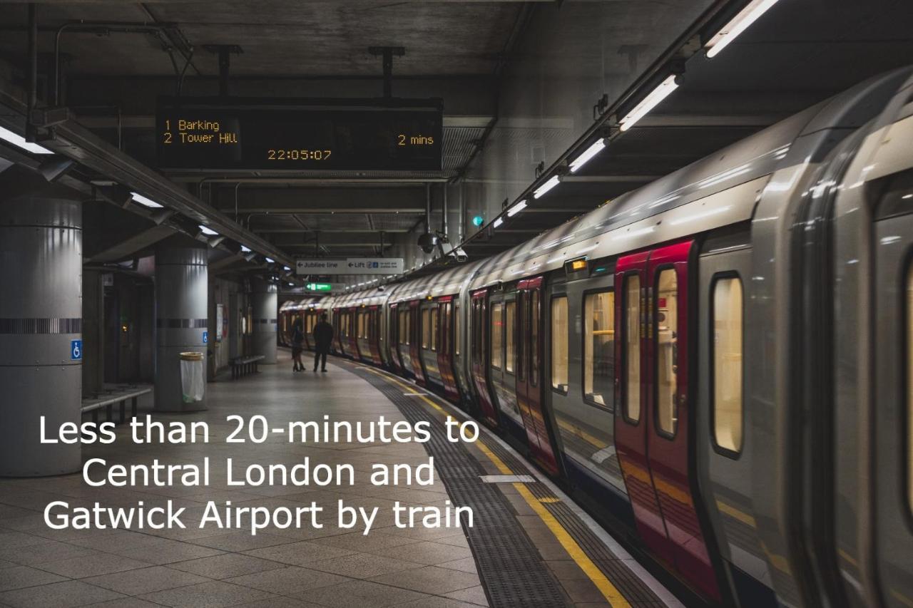 Surrey Stays - 2 Bedroom House, Rh1, Contractors Welcome, Sleeps 5 Max, 2 Parking Spaces, Near Town Centre, Train Station And Gatwick Airport เรดฮิลล์ ภายนอก รูปภาพ
